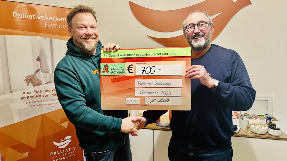 Die letzten Tage im Leben eines Menschen würdig gestalten 700 EUR Spende der Heldschen Apotheken